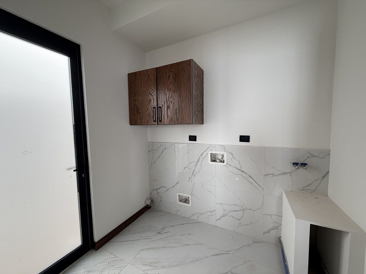 12 of 22: lavanderia