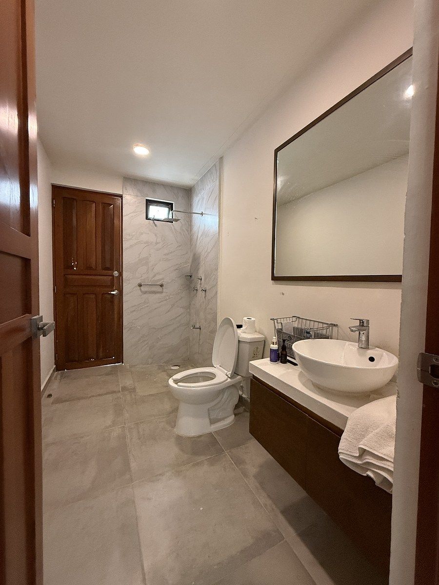 7 de 16: Baño compartido recámara 1 y visitas