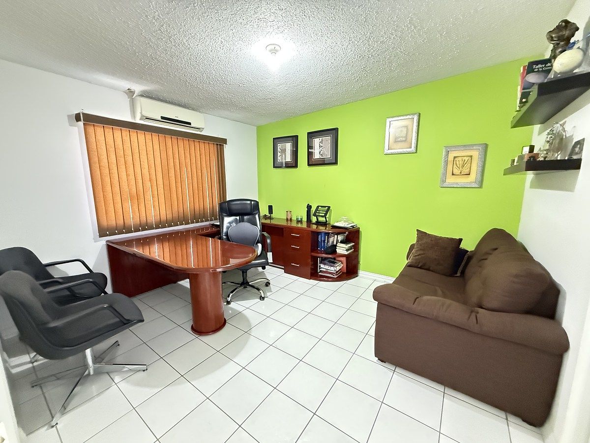 11 of 25: Oficina privada 01