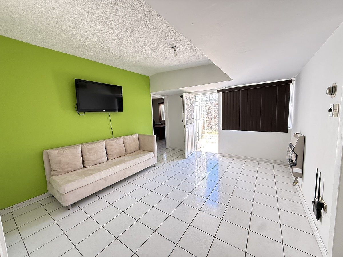 13 of 25: Sala de espera