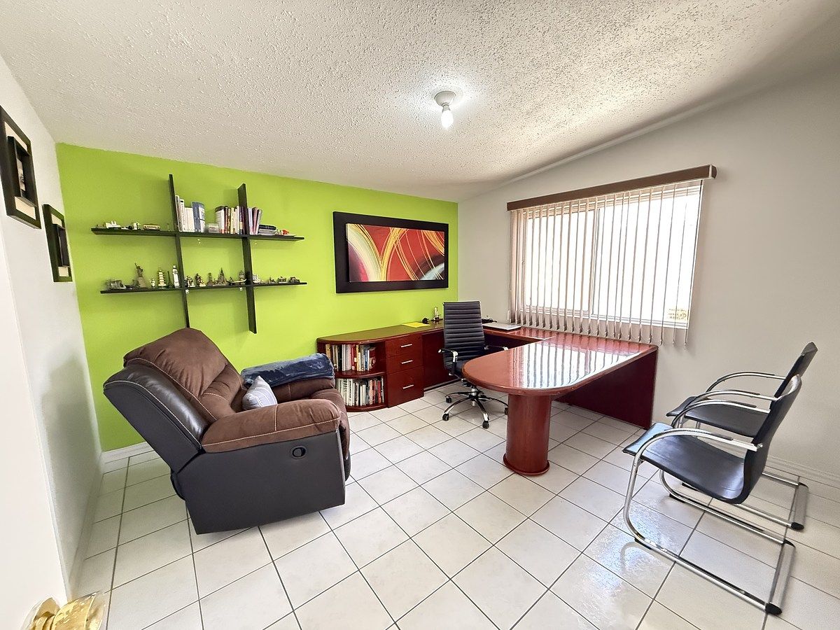 14 of 25: oficina privada 02