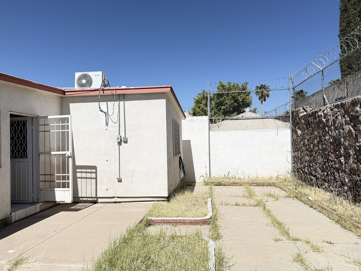 16 of 25: Patio trasero