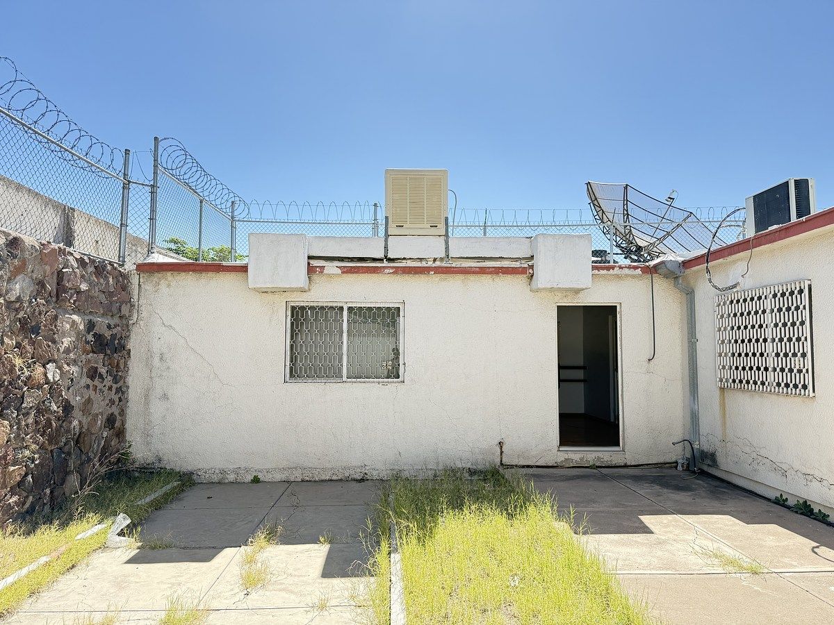 17 of 25: Patio trasero