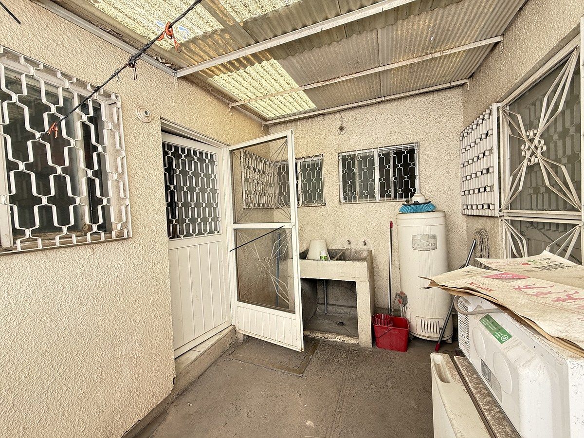 21 of 25: Cuarto de servicio y lavanderia