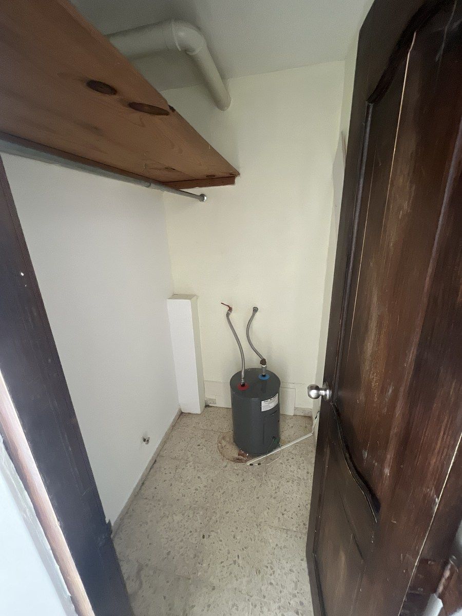 7 de 14: Clóset de ropa blanca