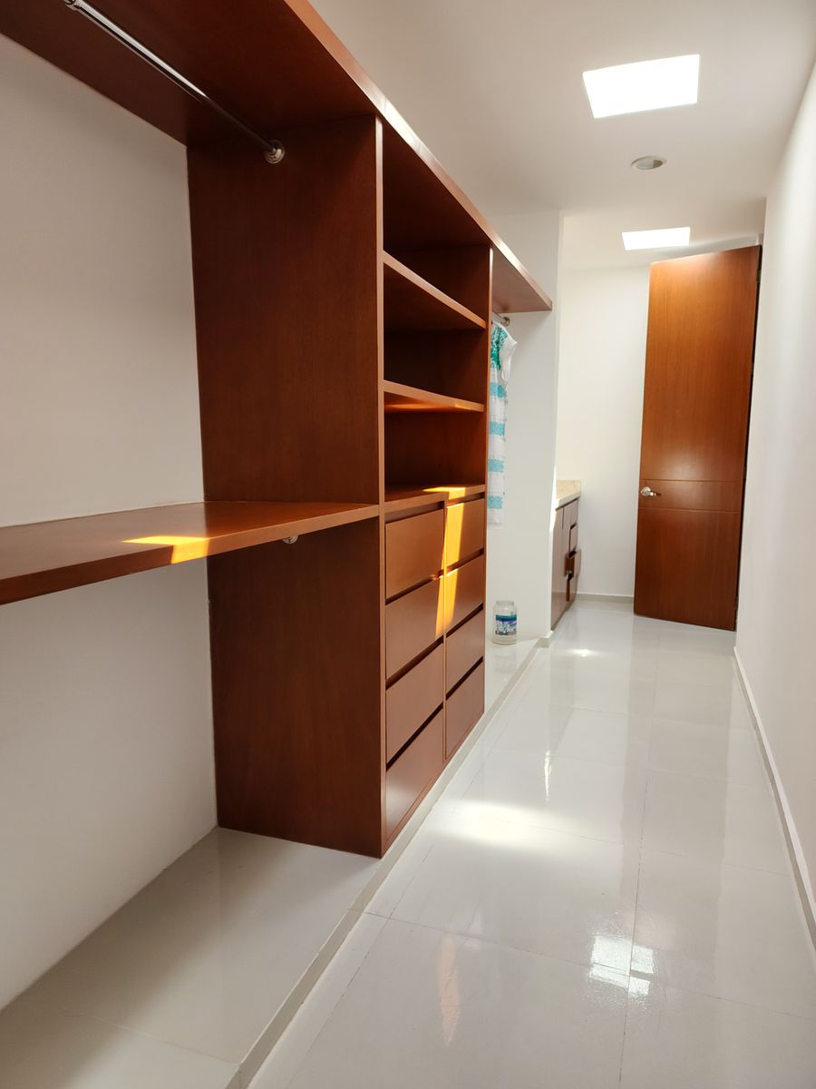 14 of 16: CLOSET VESTIDOR