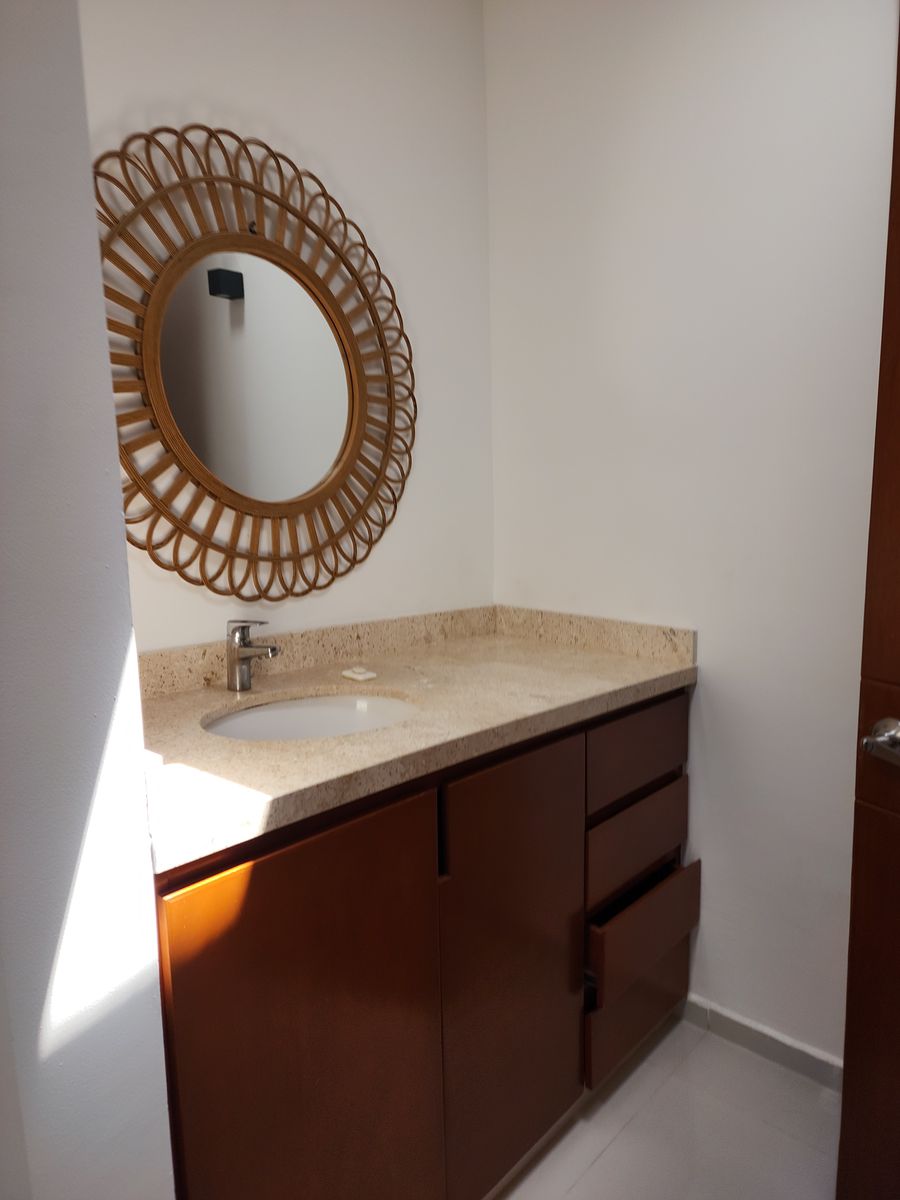 16 of 16: BAÑO PRICIPAL