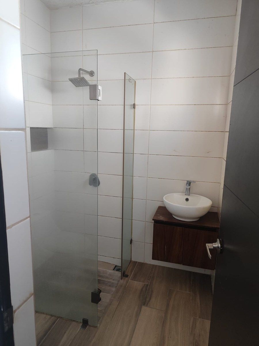 Baño recamara secundaria, foto 19 de 38