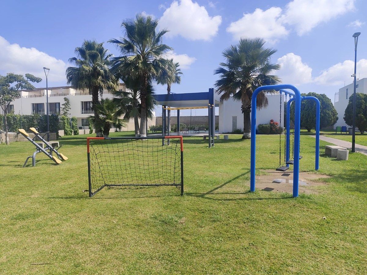 Jardín con juegos infantiles, foto 25 de 38