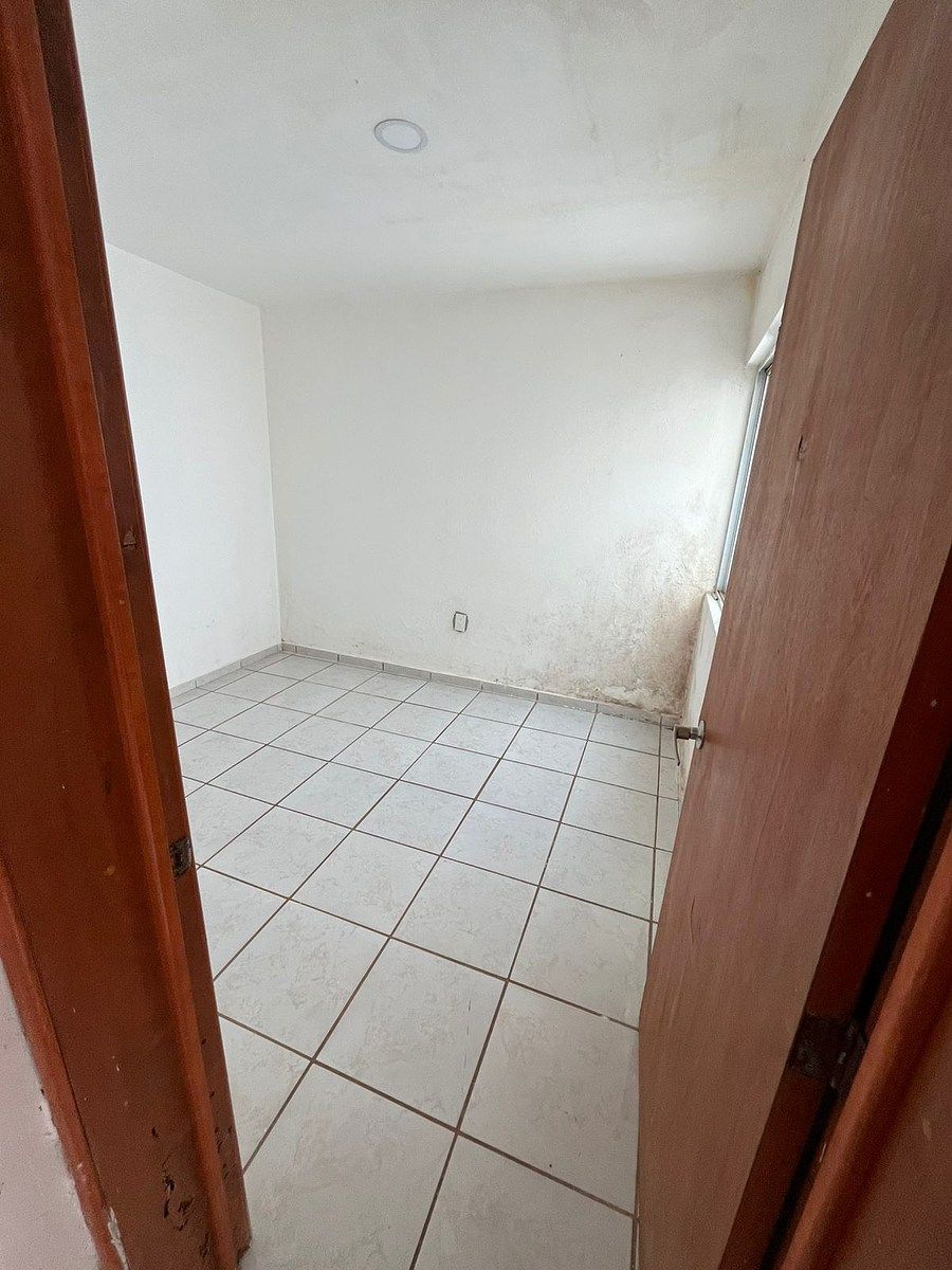 16 of 19: Estudio / cuarto 3