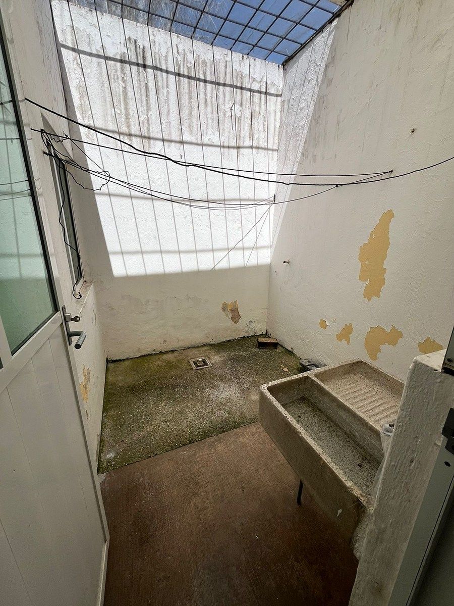 12 of 19: Patio de servicio