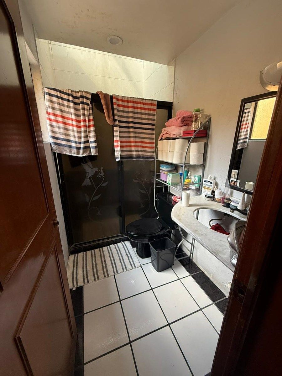 15 of 19: baño principal