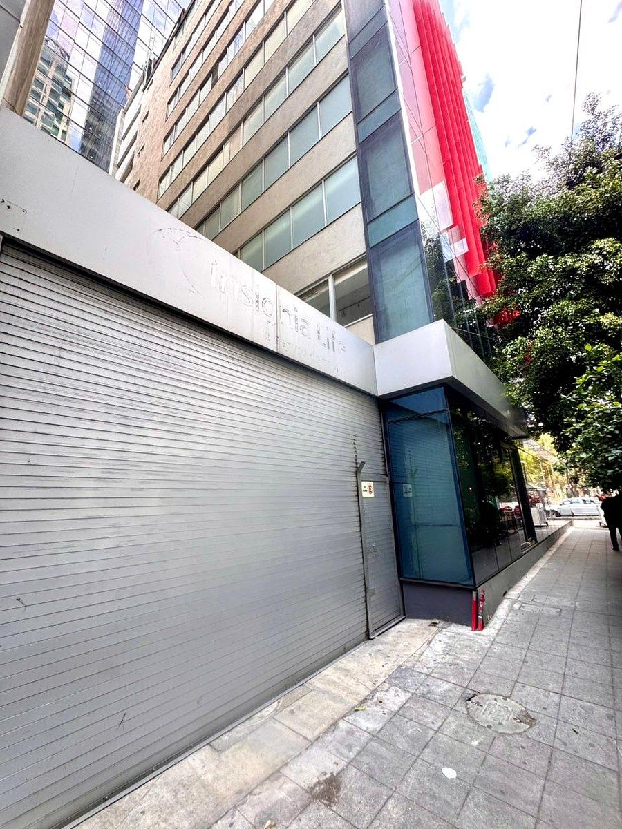 26 de 28: Entrada estacionamiento.