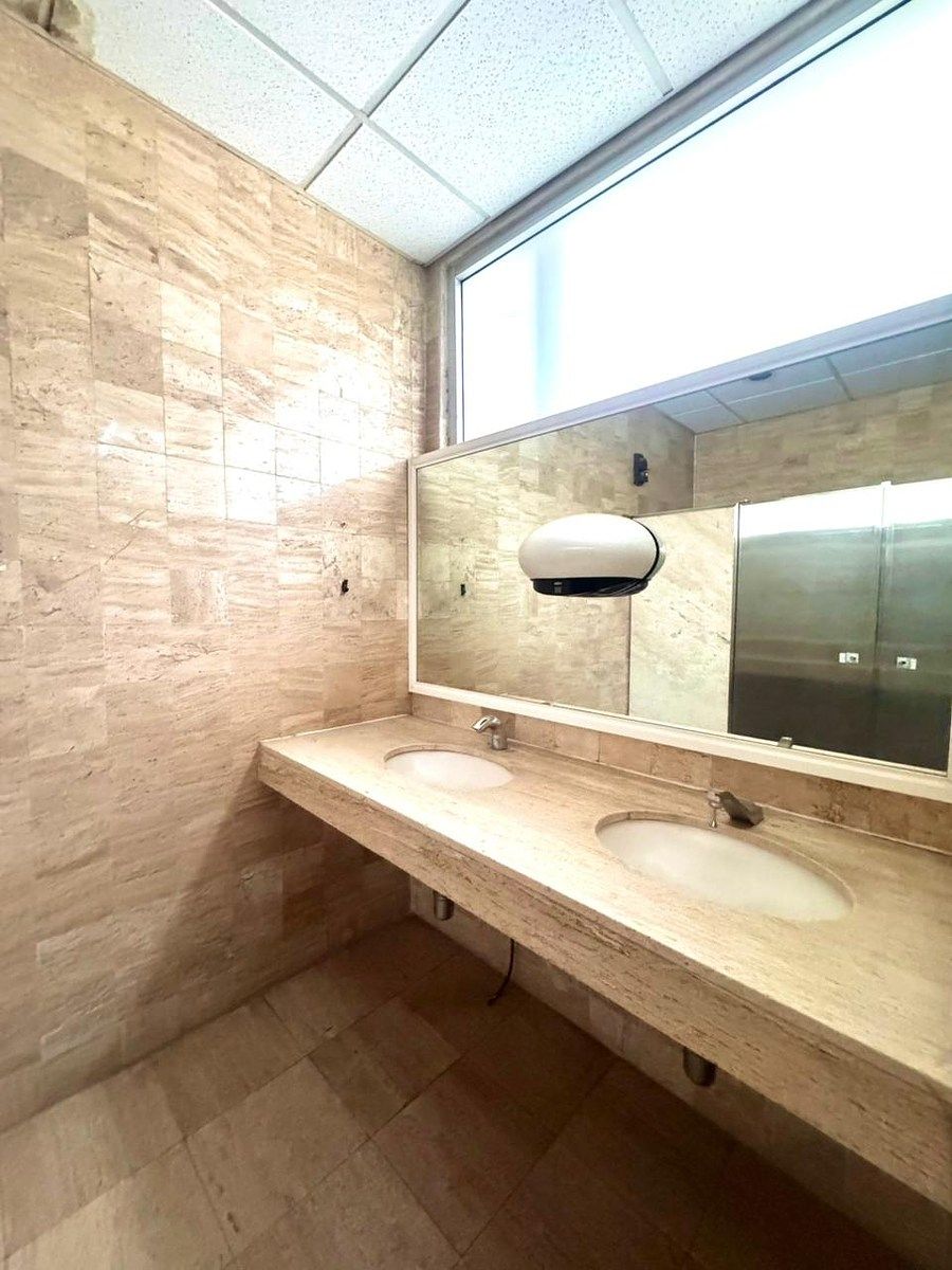 14 de 28: Baños múltiples.