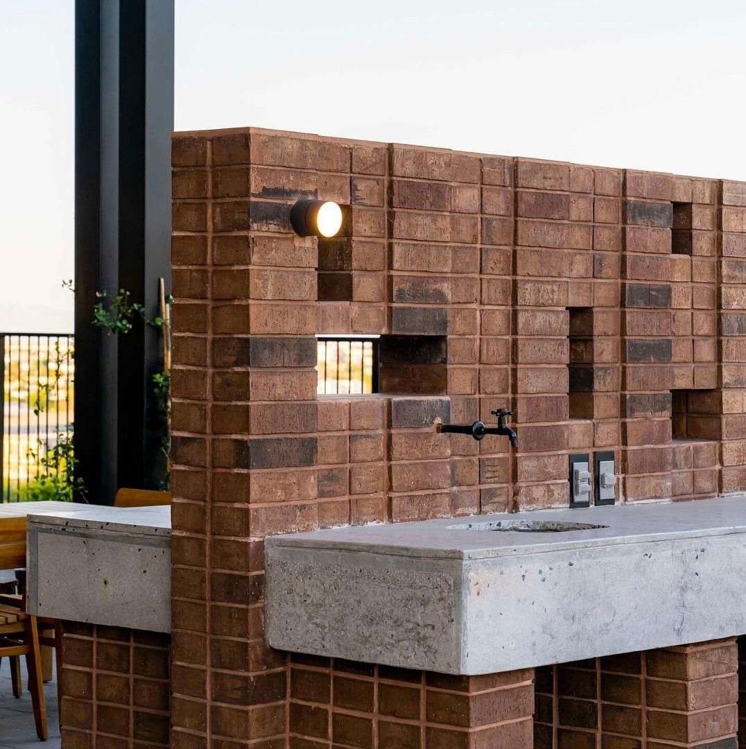 12 de 18: Area de asadores y lavabo