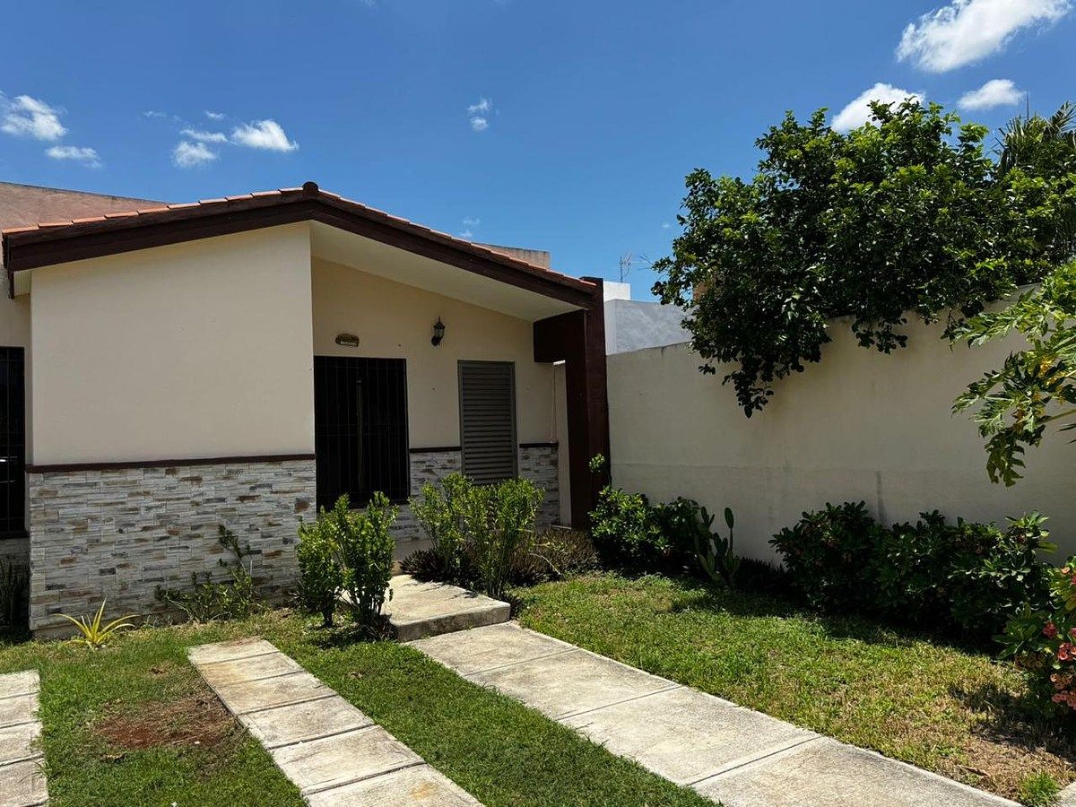 17 de 28: FACHADA PRINCIPAL