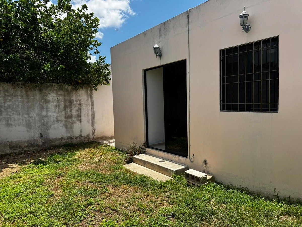 24 de 28: AREA DEL PATIO TRASERO