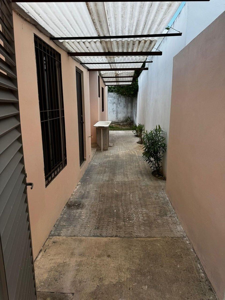 28 de 28: AREA DE PASILLO Y LAVADO