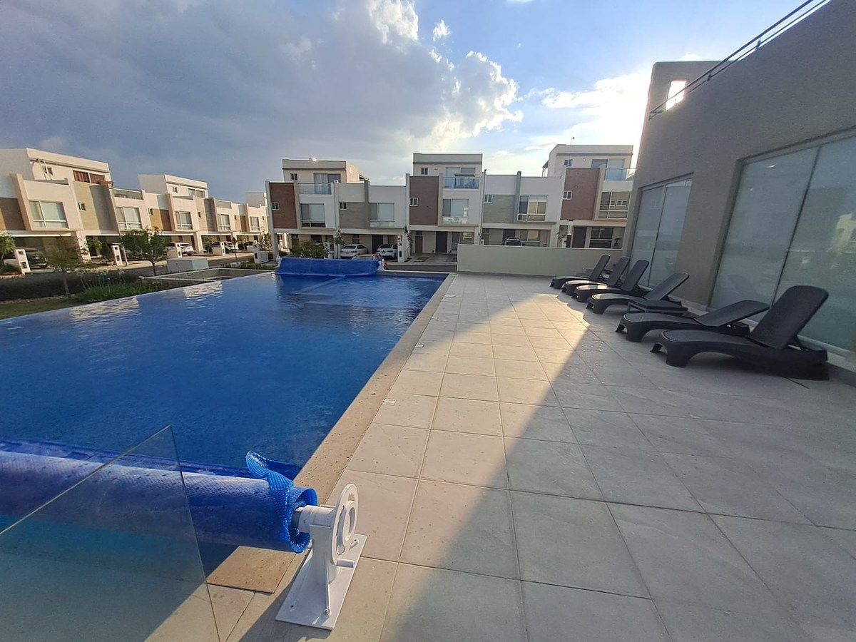 2 de 19: ALBERCA INFINITA