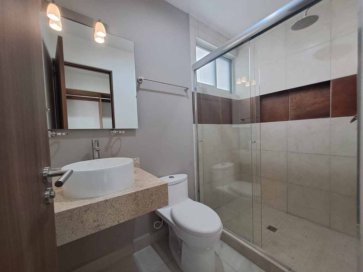 10 de 19: BAÑO PLANTA ALTA