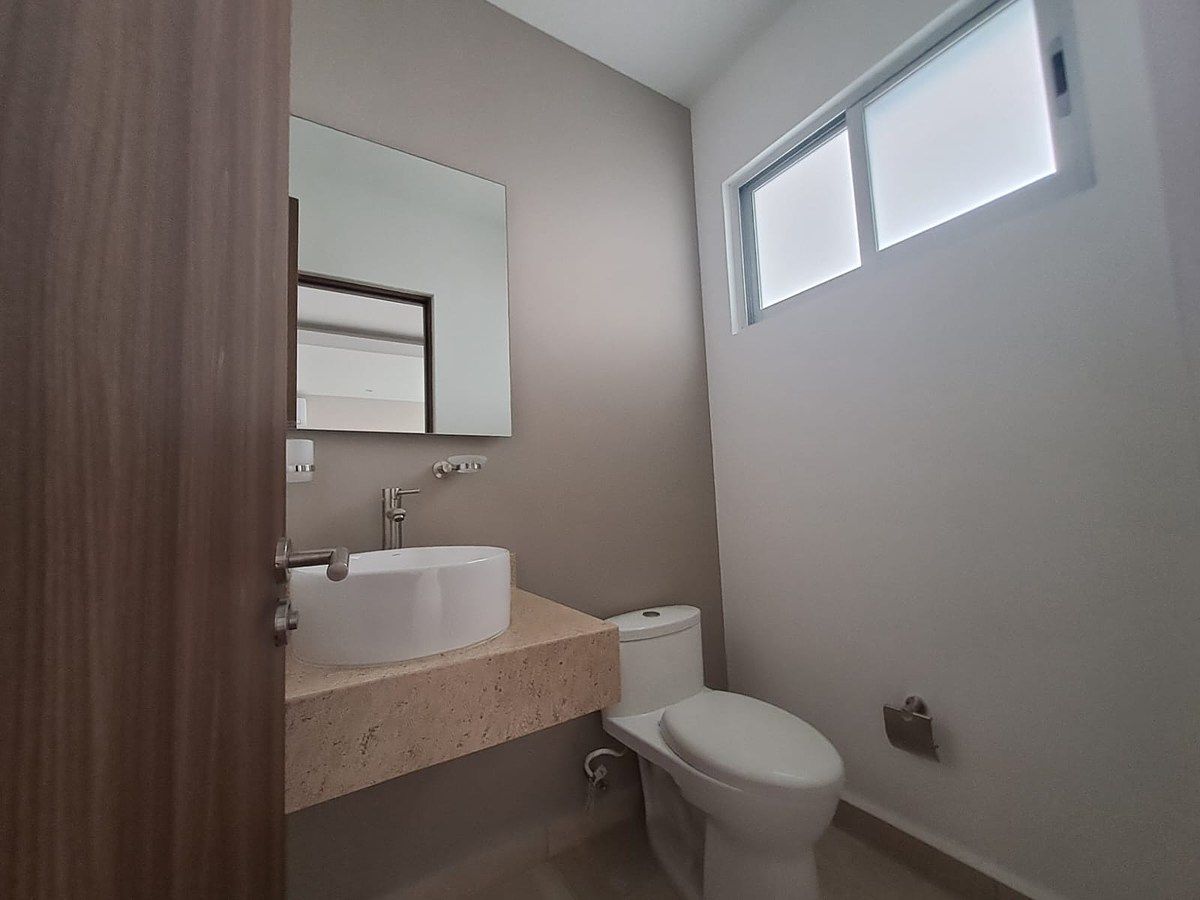 7 de 19: BAÑO VISITAS