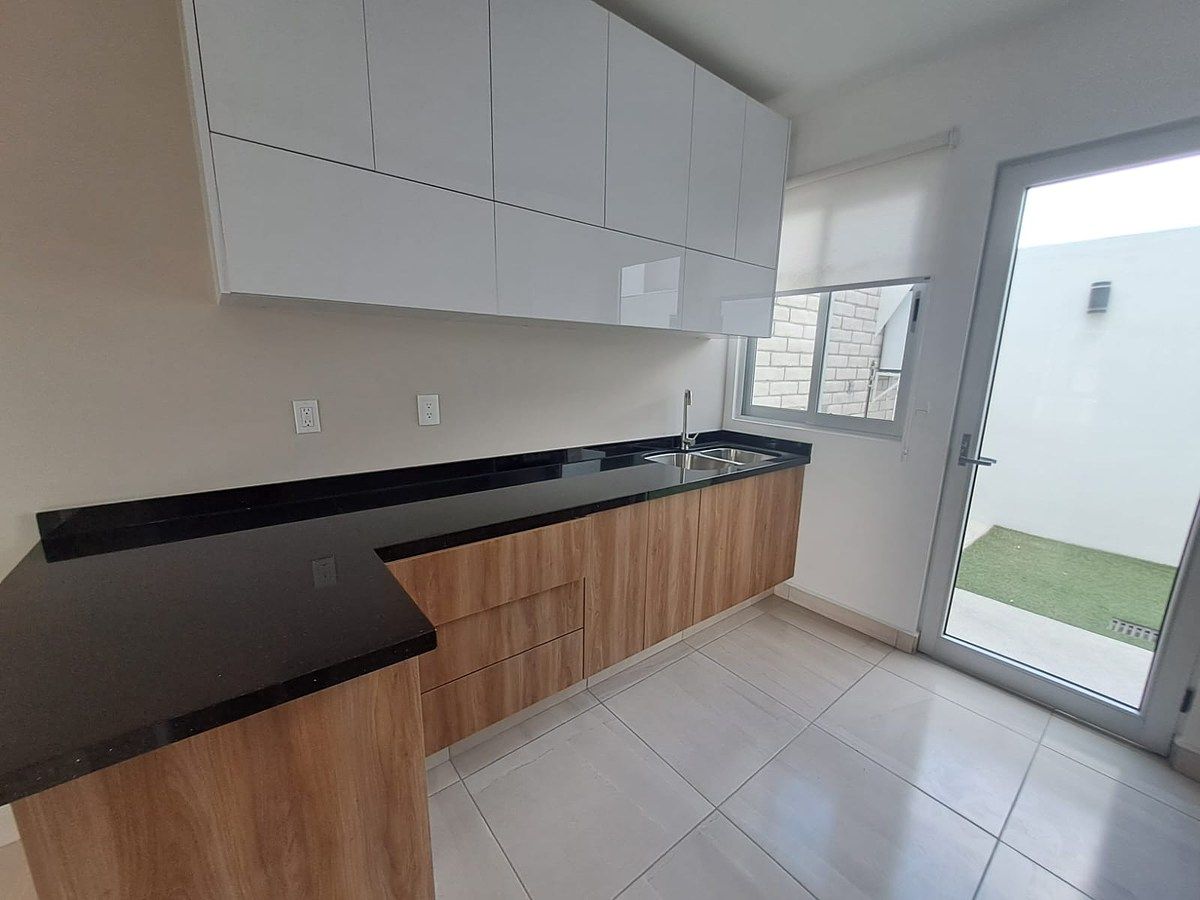 18 de 19: COCINA LADO IZQ.