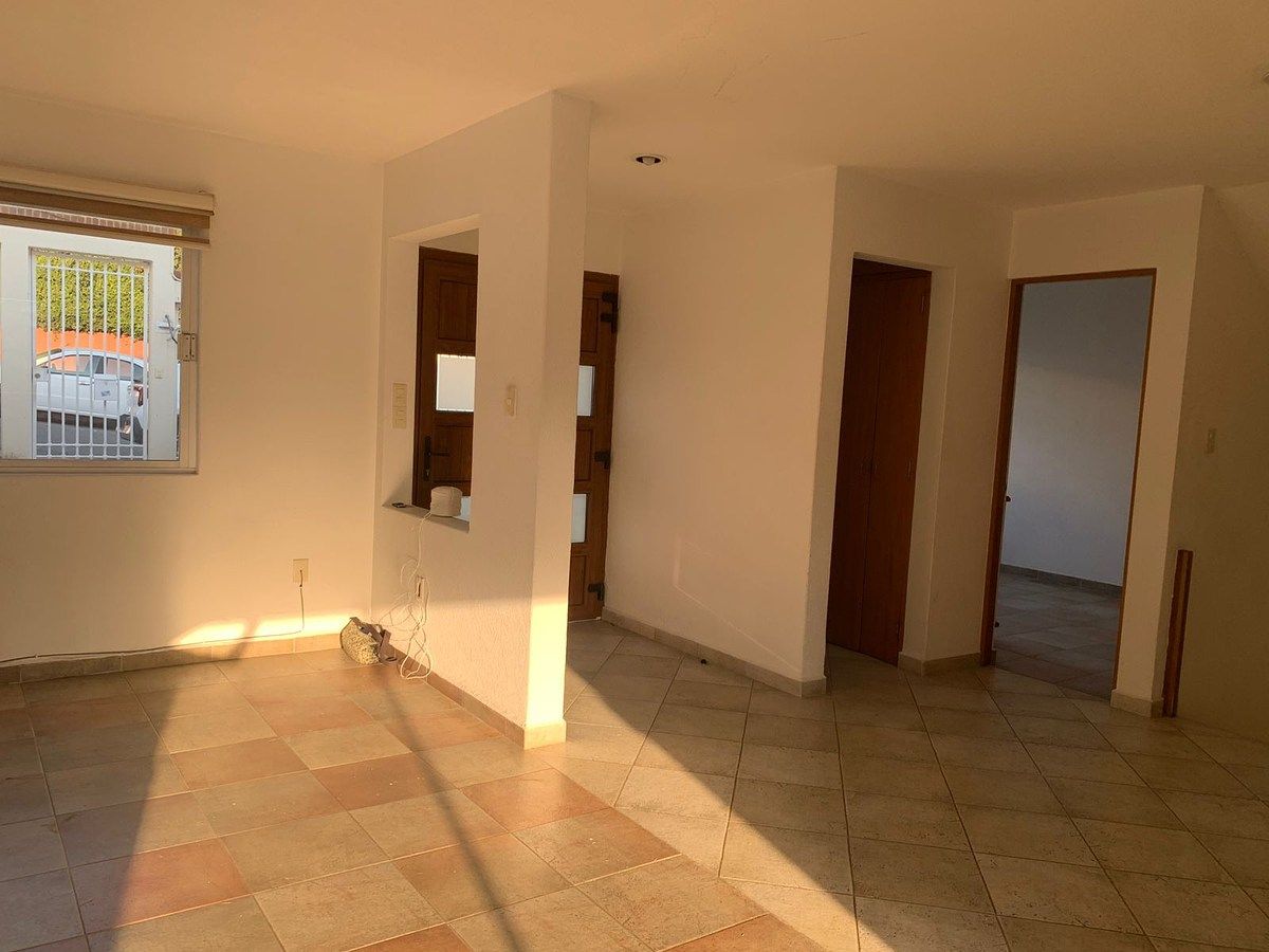 11 of 33: entrada y sala