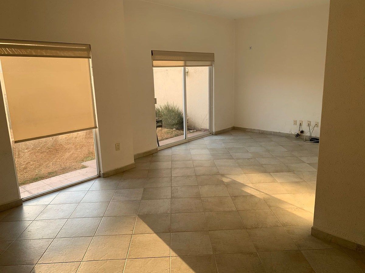 26 of 33: salón de juegos en nivel -1