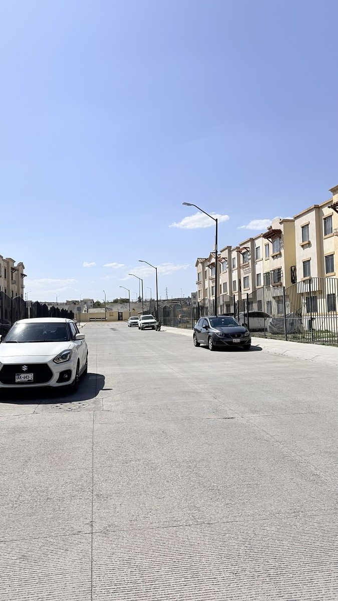 4 of 20: Exterior Fraccionmiento