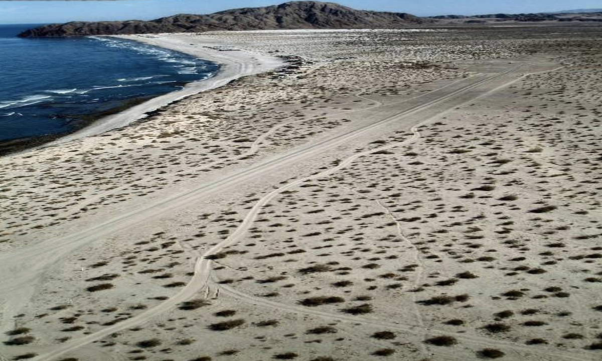 Baja California! Mega Predio Estratégico con Potencial Minero y Costero - foto 1