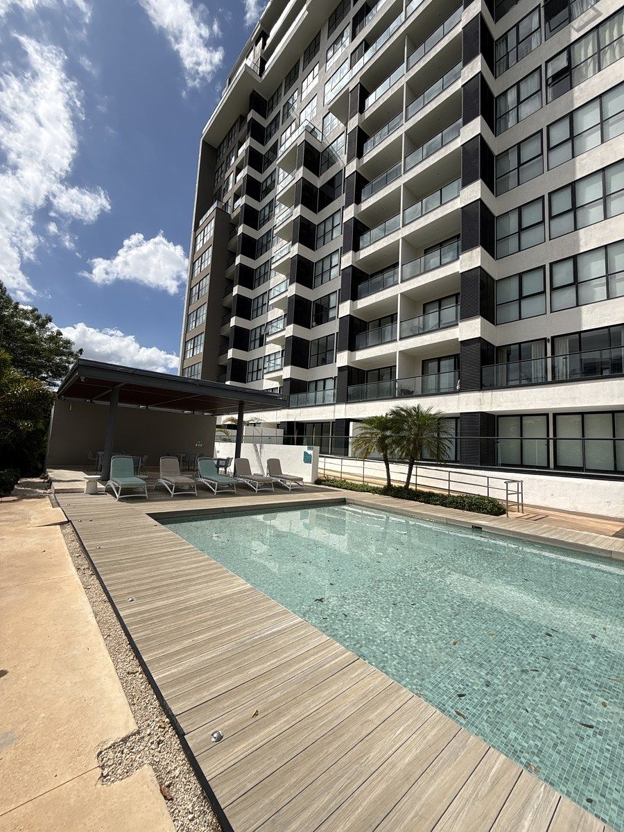 1 de 21: Áreas de asador y piscina