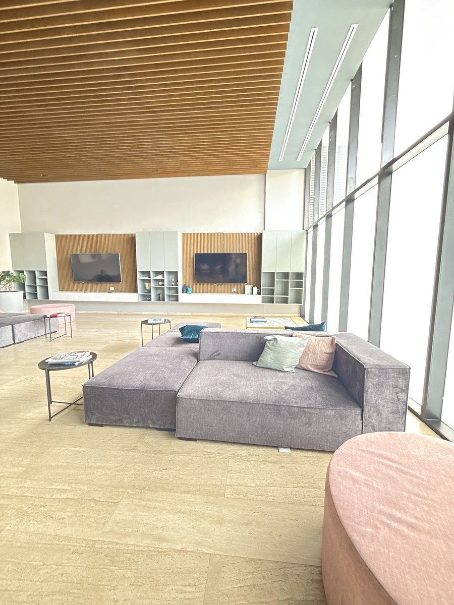 4 de 21: Área de coworking