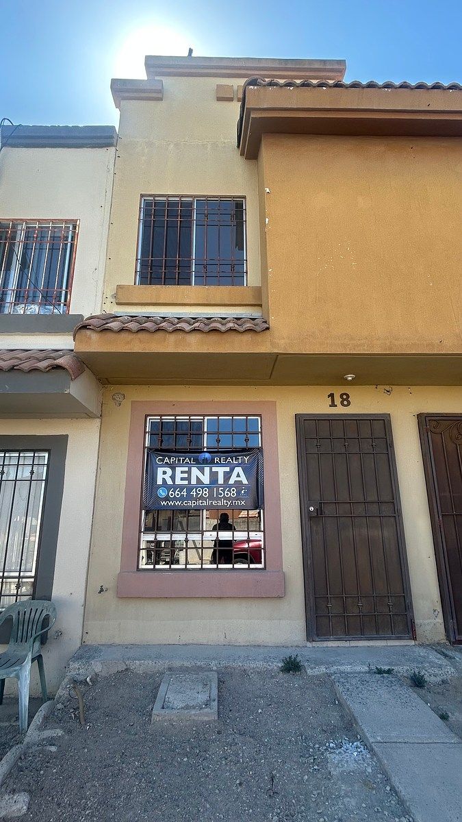 Alugar Casa 2 quartos 1.5 banheiros Pequena privada, foto 1 de 15