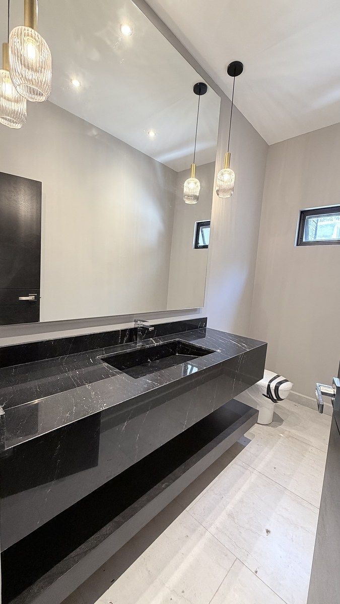 16 of 18: Baño de visitas planta baja