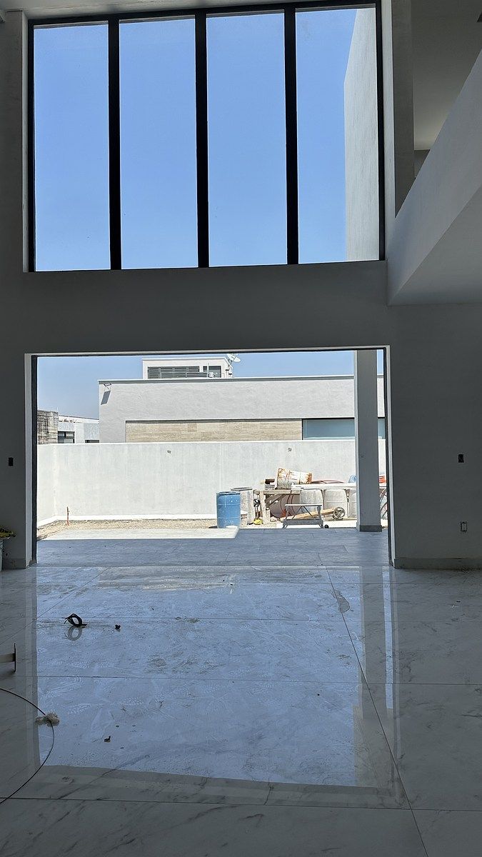 2 of 19: sala doble altura