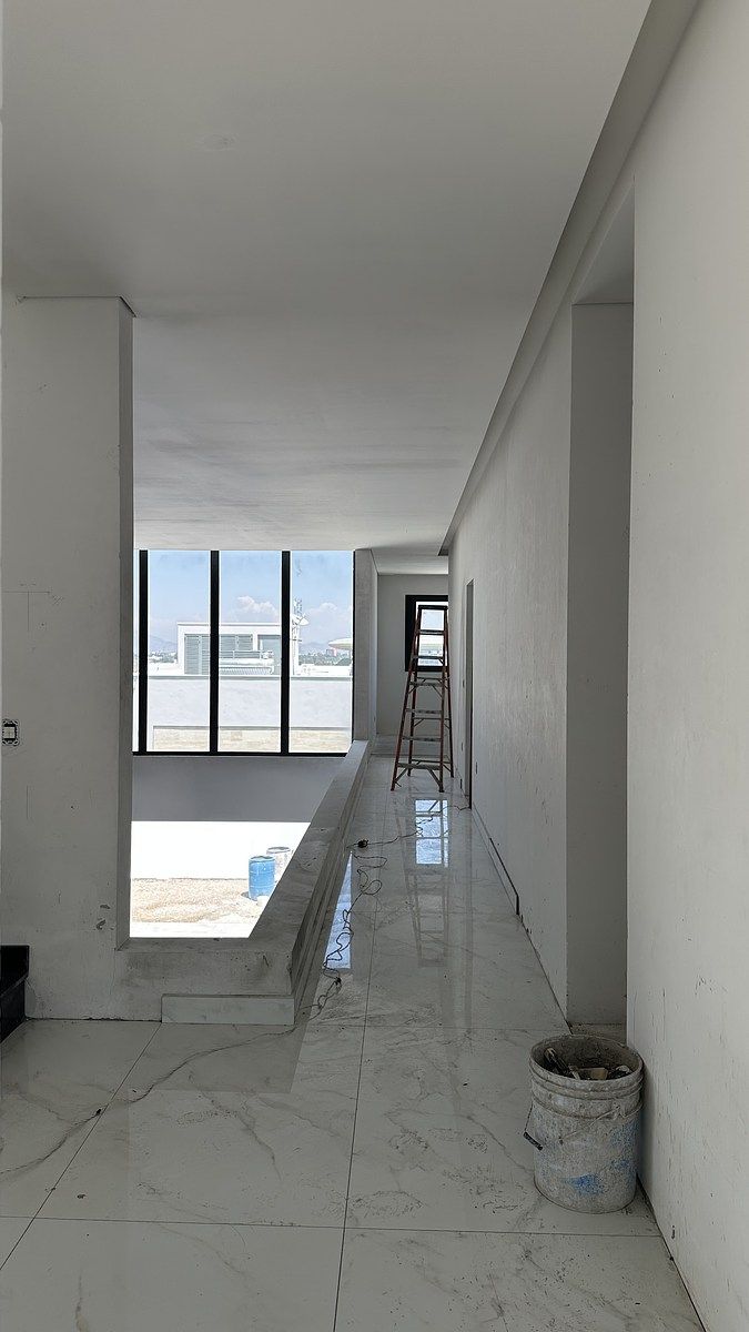 6 of 19: pasillo para las habitaciones secundarias