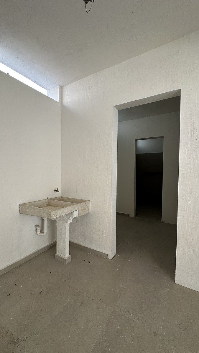 19 de 20: area de servicio y habitacion con baño completo