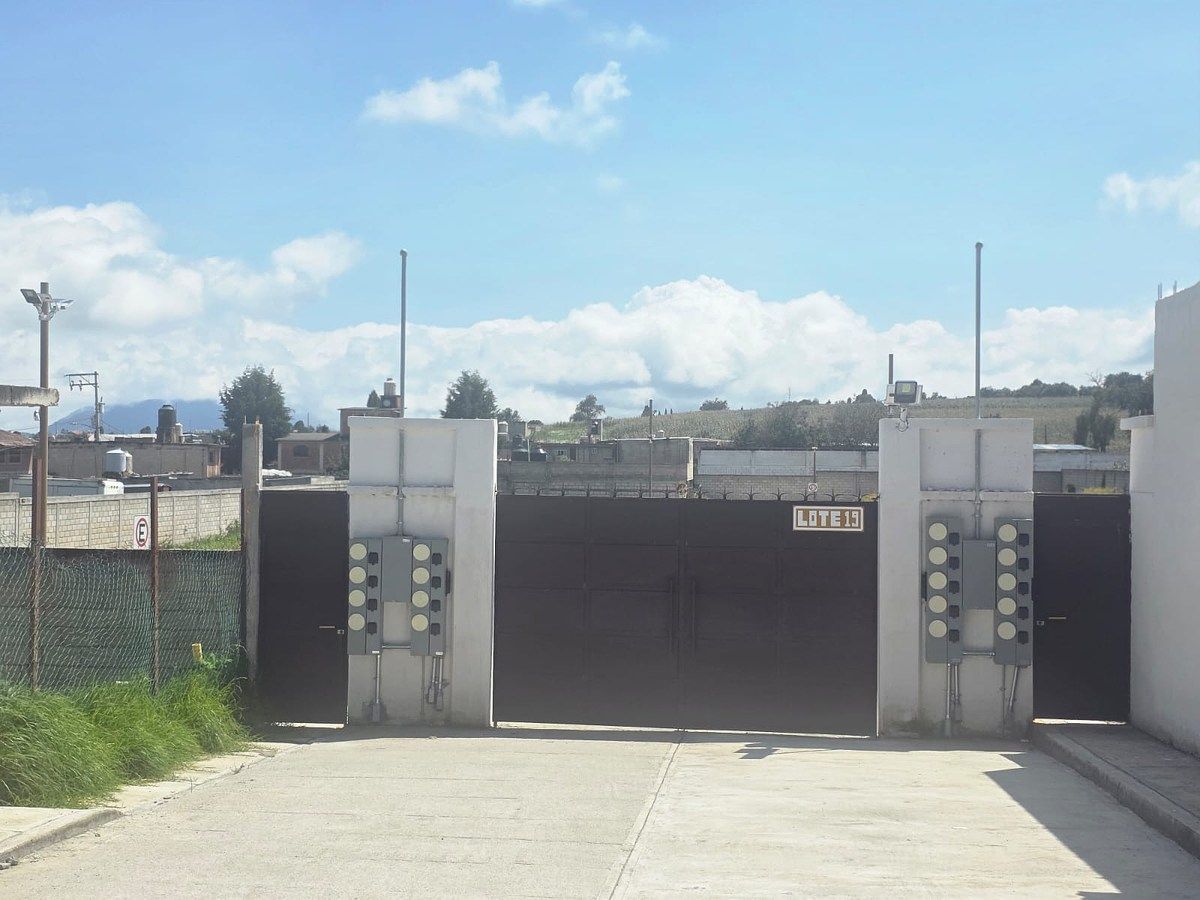 2 de 6: TODOS LOS SERVICIOS A PIE DE TERRENO