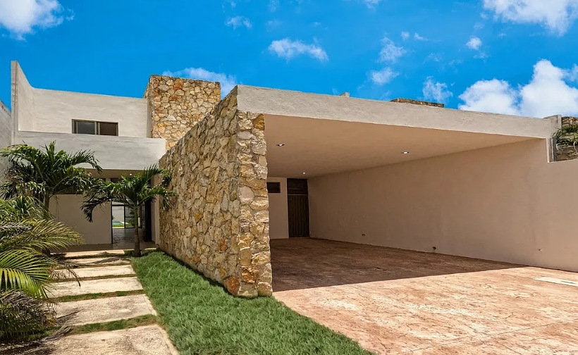Residencia en venta con piscina y amplio jardín en Conkal