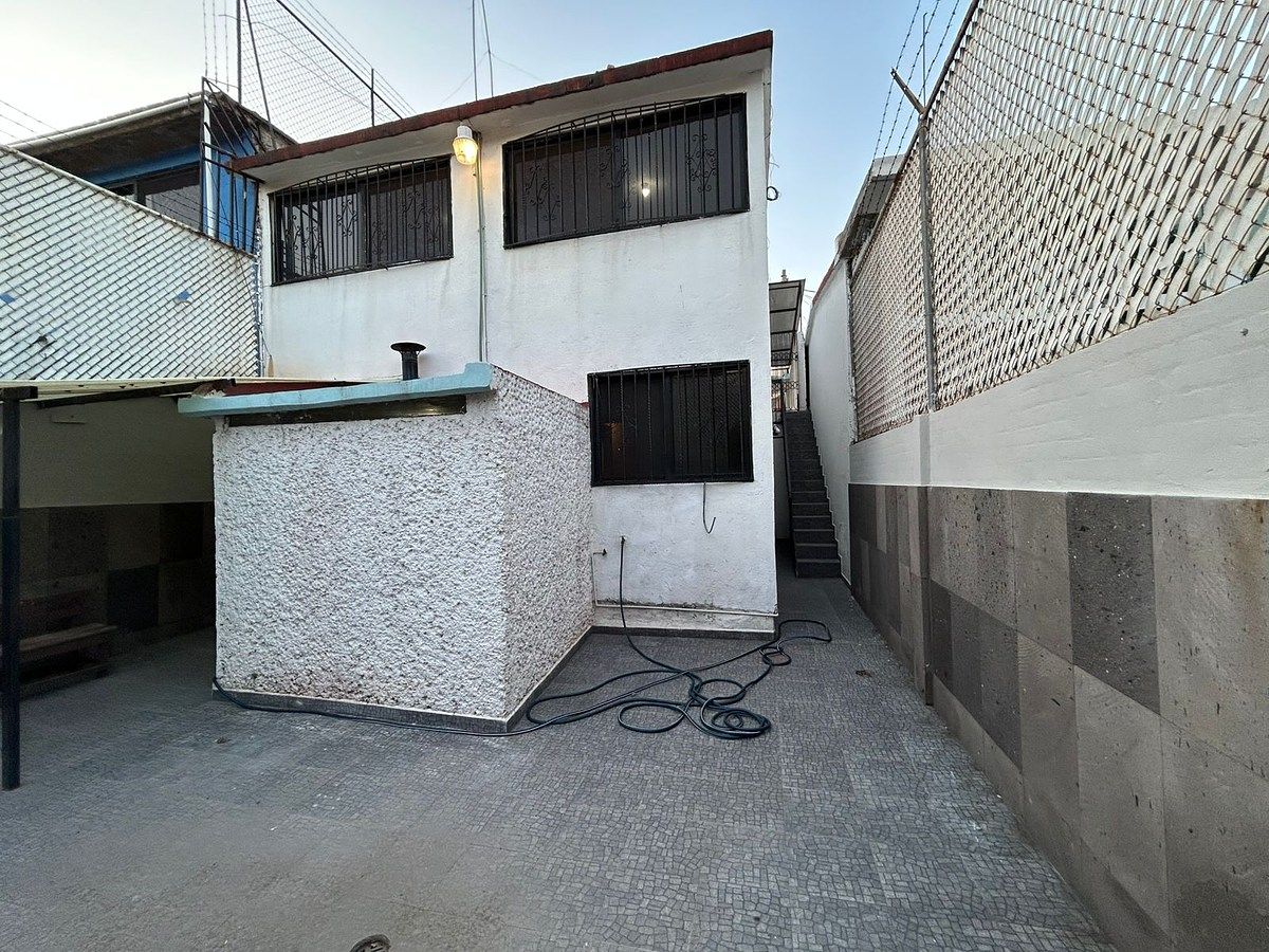 17 of 17: Fachada Trasera