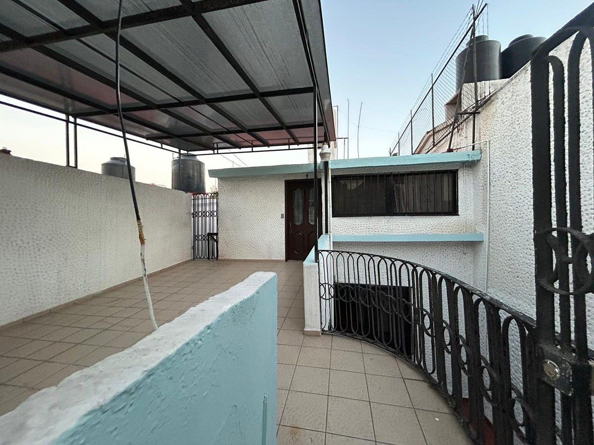 15 of 17: Estacionamiento