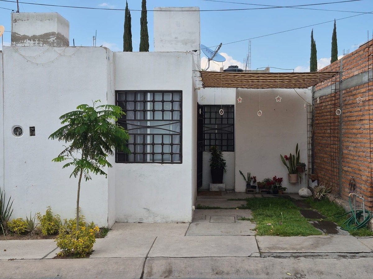 3 de 10: FACHADA Y ACCESO