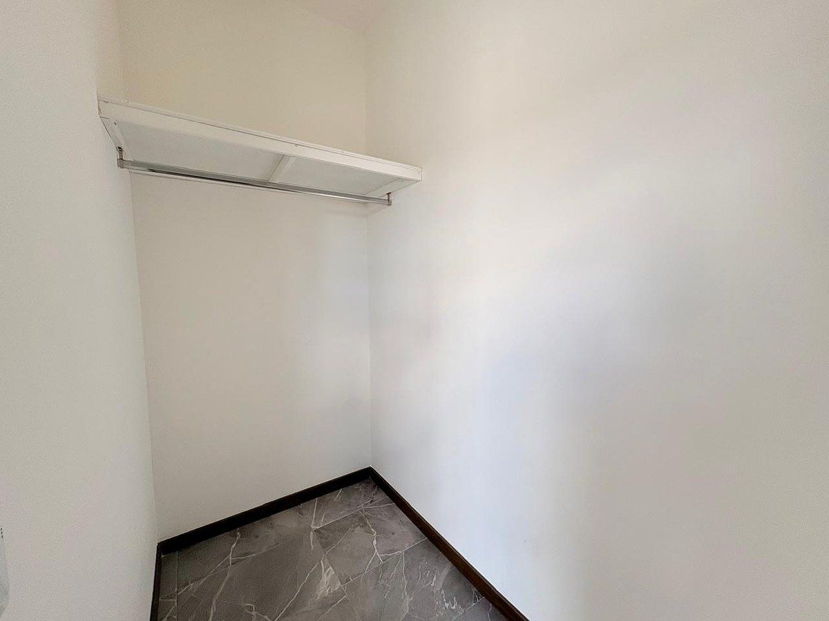 16 of 26: Closet 3er nivel