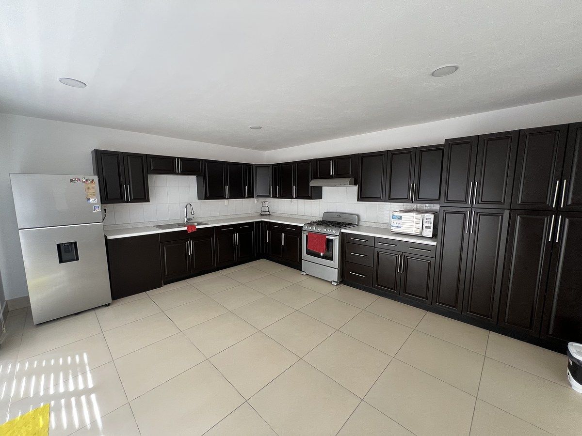 11 de 22: Cocina equipada con barra de desayunador