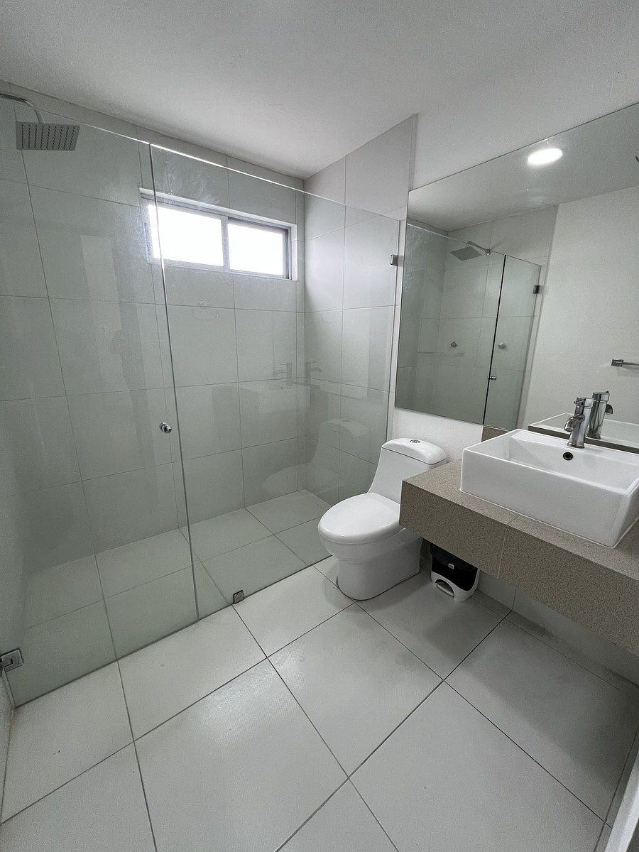 22 de 22: Baño compartido