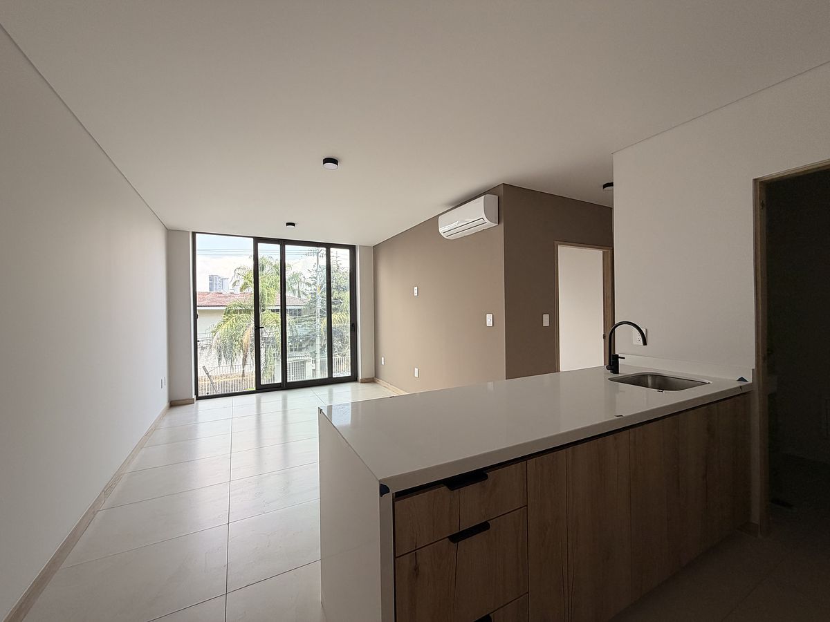 2 de 18: Cocina y Sala