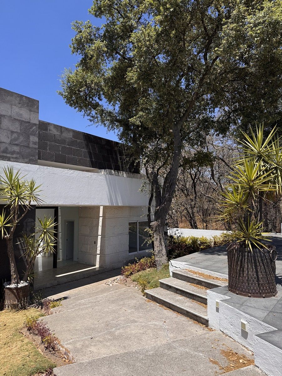 2 de 41: Entrada Principal