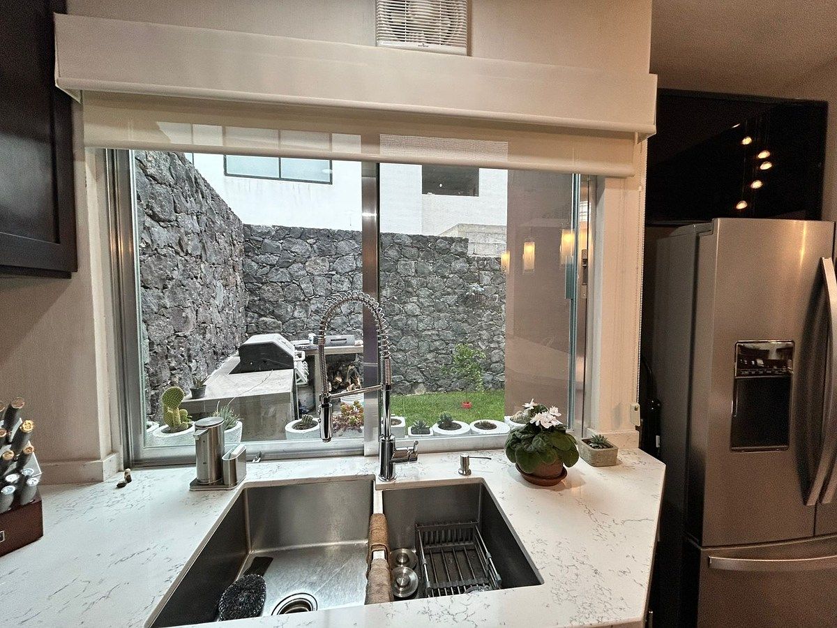 7 de 13: COCINA INTEGRAL  CON VISTA A JARDIN