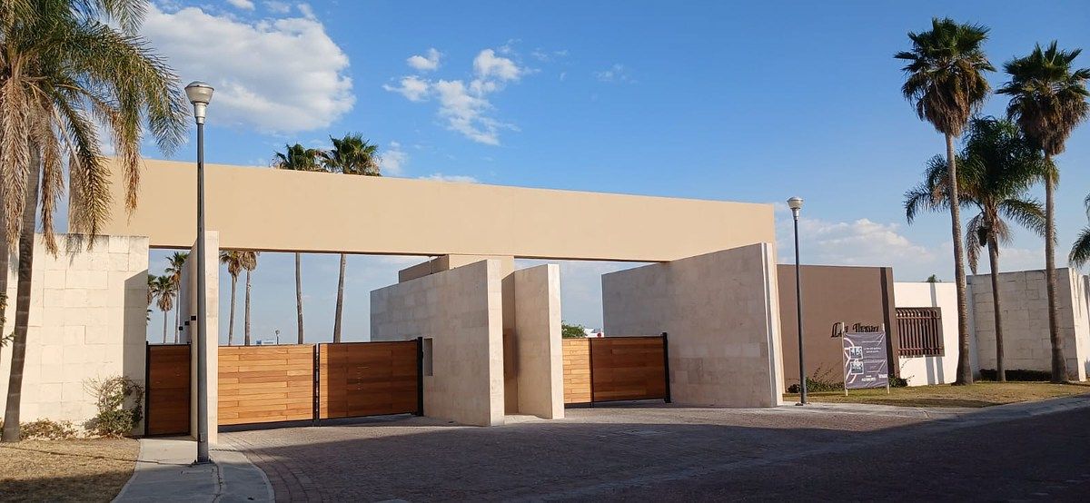 1 de 8: Fachada Condominio