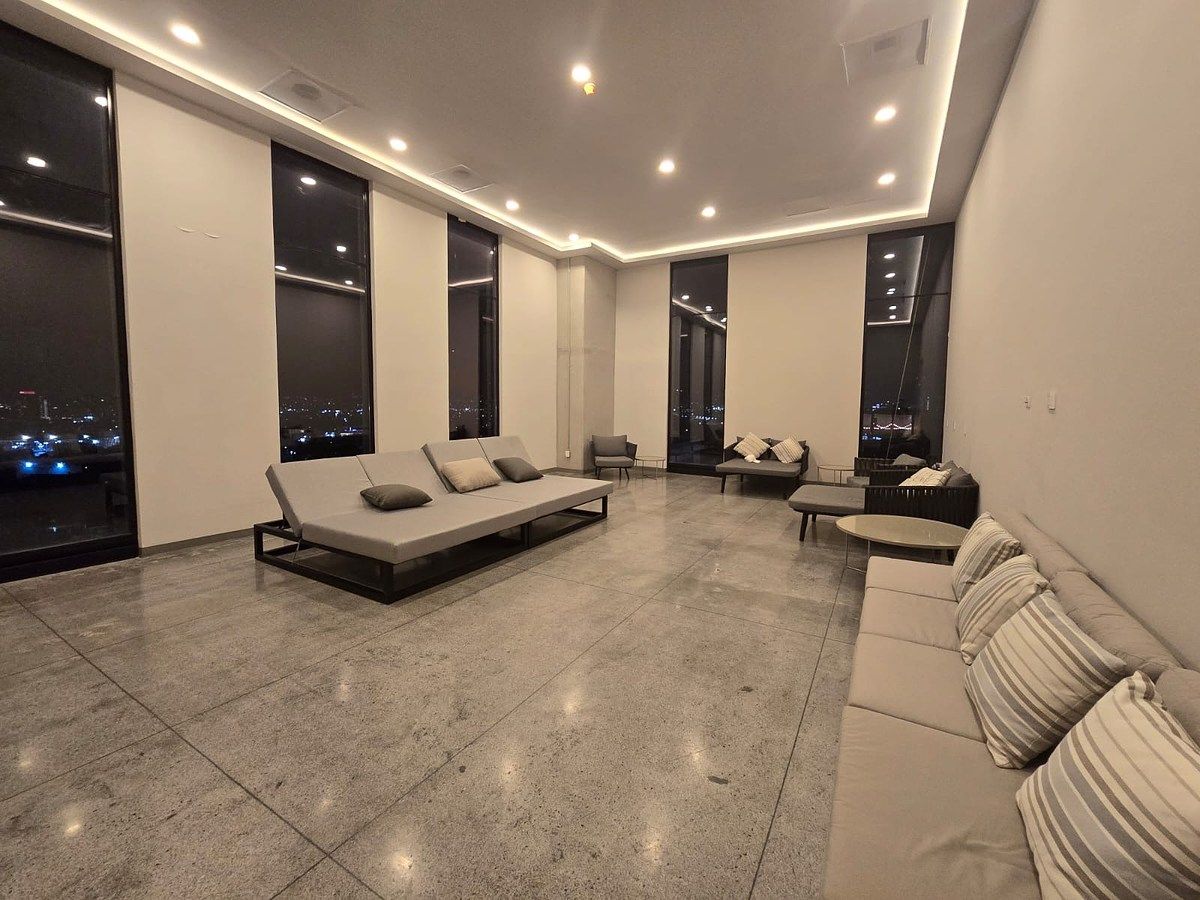 7 of 9: salón de reuniones